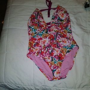 🚨FINAL SALE🚨 Beautiful Floral swim suit